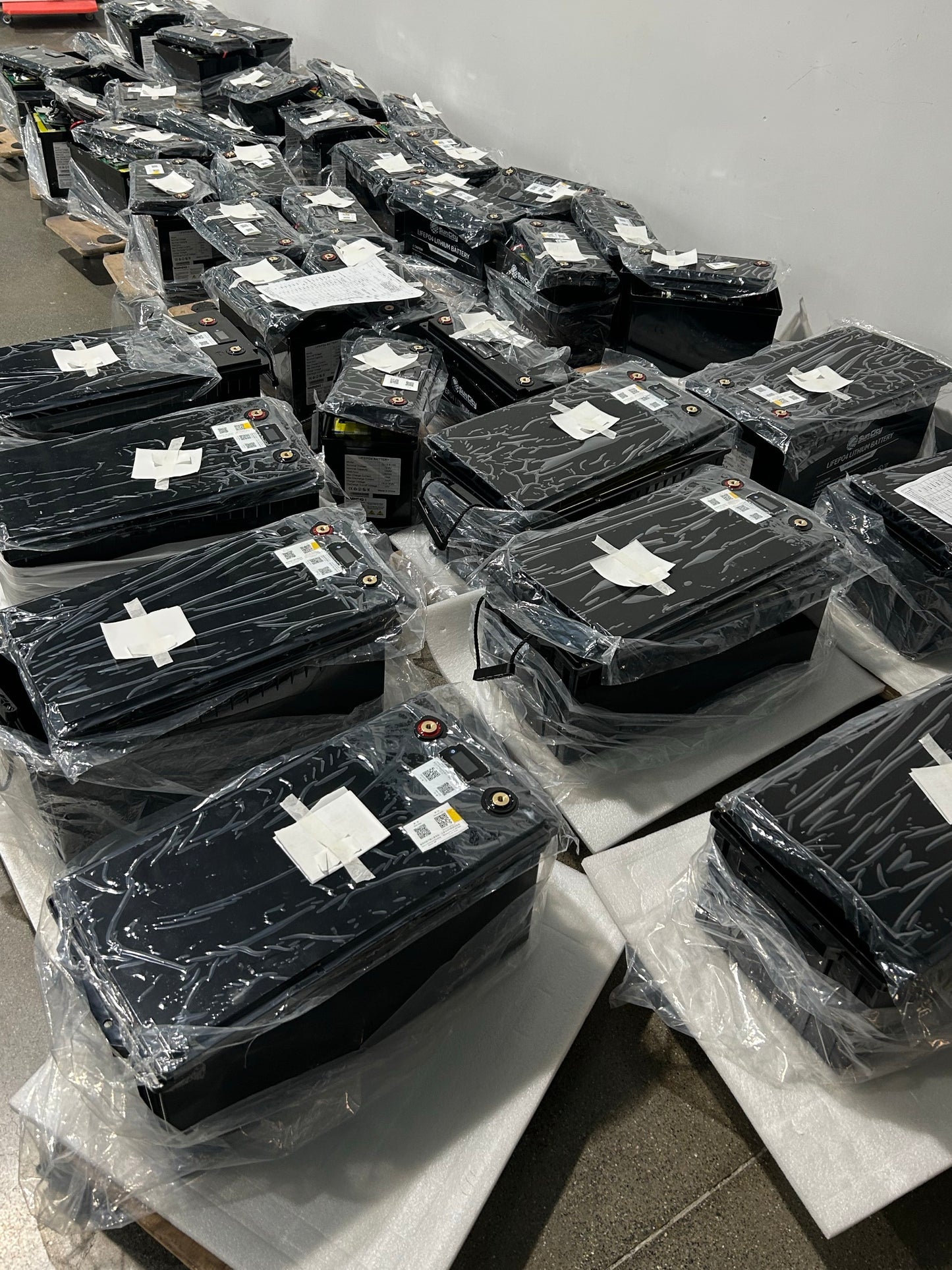 HD PLUS 12.8V/25.6V 100Ah–314Ah Rechargeable LiFePO4 Battery